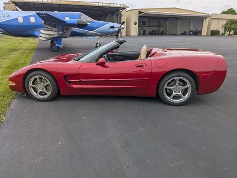 Used 2000 Chevrolet Corvette Convertible w/ Memory Pkg RWD image 4