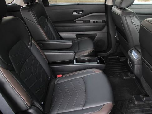 Certified 2024 Nissan Pathfinder Platinum AWD/4WD image 33