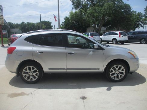 Used 2012 Nissan Rogue SL AWD/4WD image 2