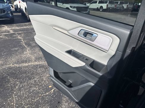 New 2026 Ford Explorer Active w/ Active Comfort Package RWD image 29