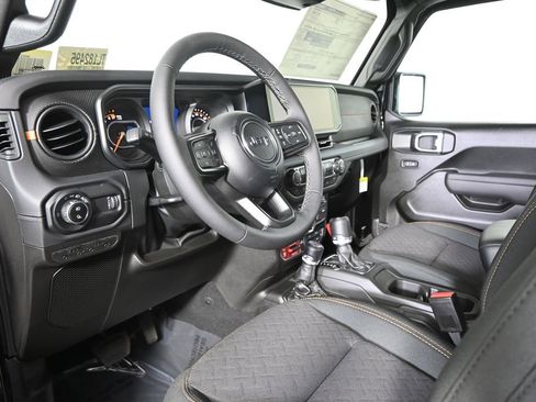 New 2026 Jeep Gladiator Mojave w/ Technology Group AWD/4WD image 23