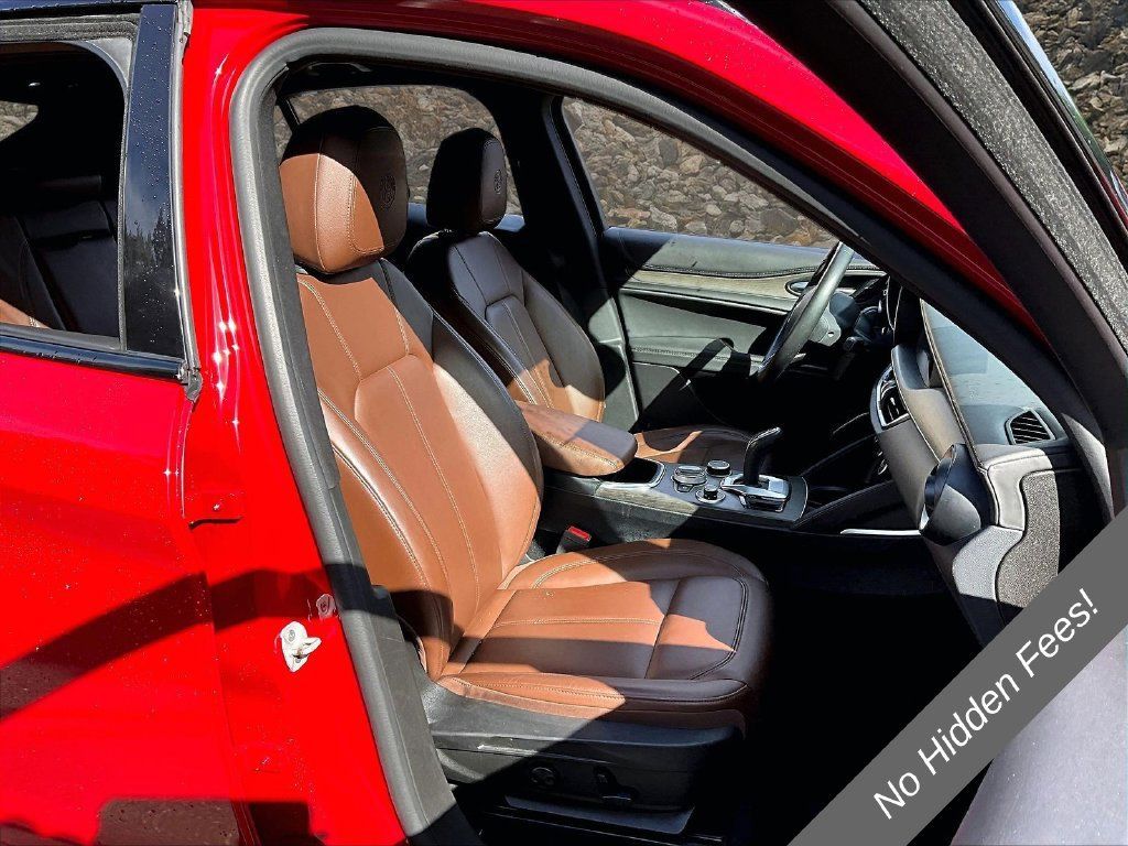 Used 2023 Alfa Romeo Stelvio Ti AWD/4WD image 7