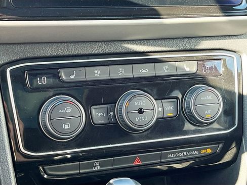 Used 2021 Volkswagen Atlas SEL Premium image 16