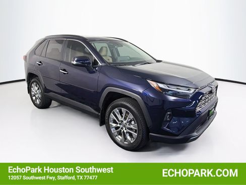 Used 2025 Toyota RAV4 Limited FWD image 1