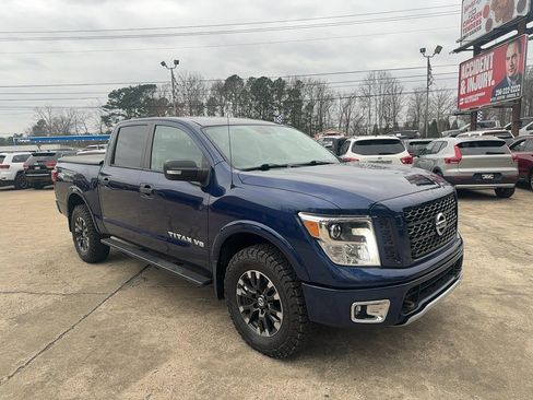 Used 2018 Nissan Titan PRO-4X image 3