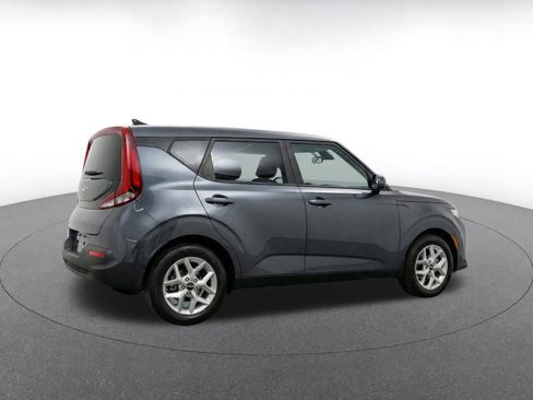 Used 2025 Kia Soul LX w/ LX Technology Package FWD image 9