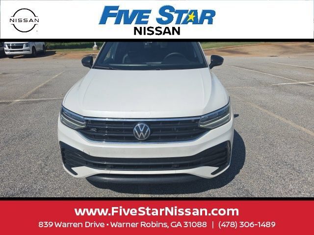 Used 2024 Volkswagen Tiguan SE R-Line FWD image 5
