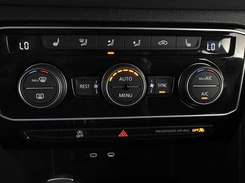 Certified 2023 Volkswagen Atlas SE FWD image 28