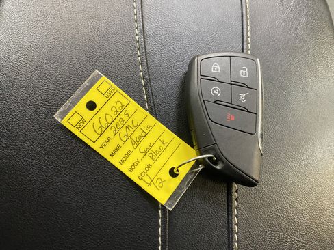 Used 2025 GMC Acadia Elevation image 54