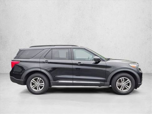 Used 2020 Ford Explorer XLT w/ Comfort Package AWD/4WD image 4