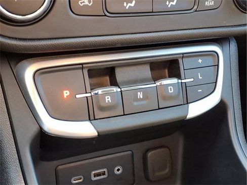 Used 2024 GMC Terrain SLE image 11