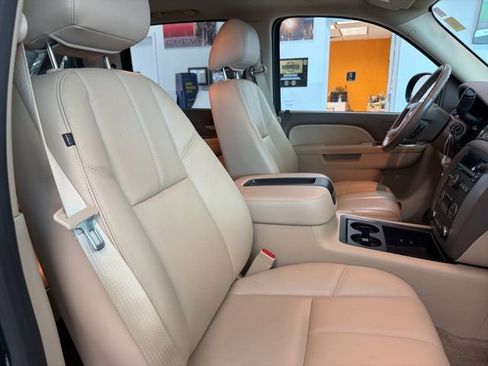 Used 2013 Chevrolet Avalanche LT w/ Suspension Package, Off-Road image 27