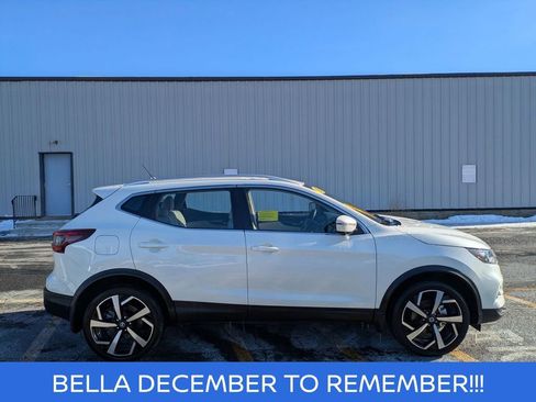 Certified 2022 Nissan Rogue Sport SL image 3