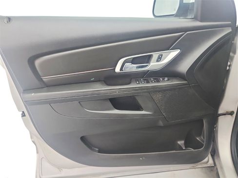 Used 2017 GMC Terrain SLE image 17