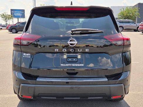 Used 2026 Nissan Rogue SV FWD image 7