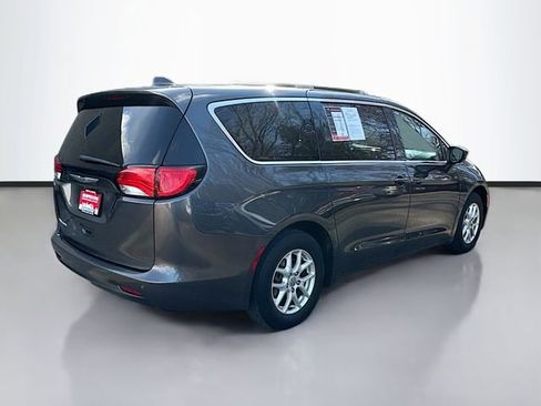 Used 2017 Chrysler Pacifica Touring image 6