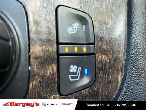 Certified 2022 GMC Acadia Denali w/ Denali Technology Package AWD/4WD image 39