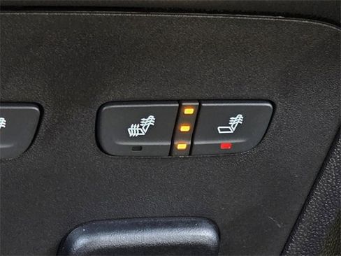 Used 2018 Chevrolet Equinox Premier image 15