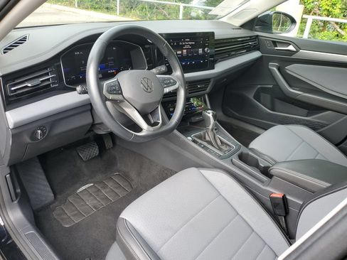 Used 2025 Volkswagen Jetta SE FWD image 23