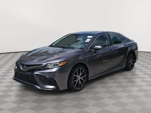 Used 2021 Toyota Camry SE w/ Cold Weather Package AWD/4WD image 4
