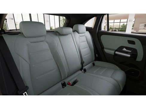 New 2025 Mercedes-Benz GLA 35 AMG 4MATIC image 4