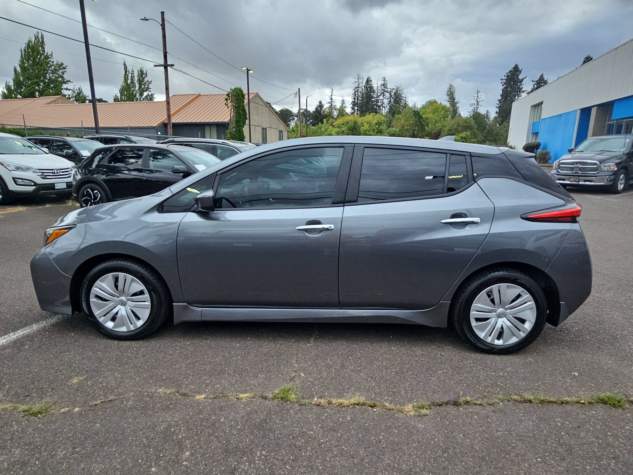 Used 2025 Nissan Leaf S FWD image 2