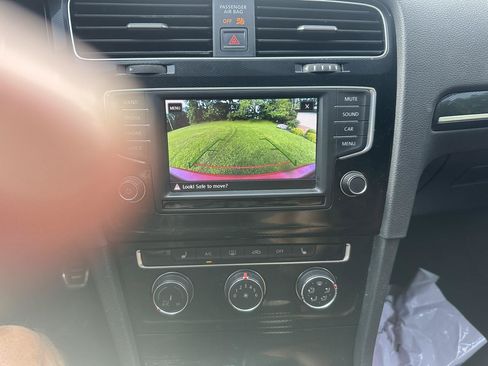 Used 2017 Volkswagen GTI S FWD image 11
