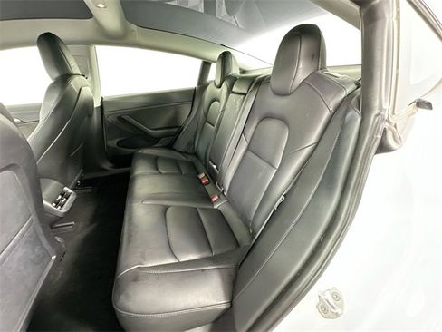 Used 2023 Tesla Model 3 Standard Range image 22