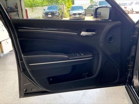 Used 2020 Chrysler 300 Touring w/ Sport Appearance Package RWD image 21