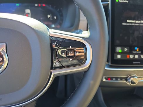 Certified 2025 Volvo XC90 B6 Plus image 28