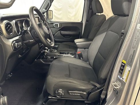 Used 2021 Jeep Gladiator Sport image 10