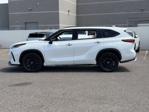 Used 2023 Toyota Highlander XSE AWD/4WD image 9