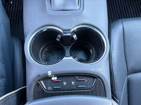 Used 2023 Toyota Venza Limited image 18