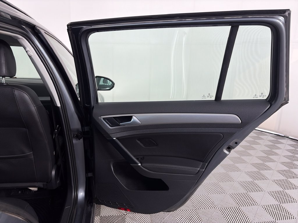 Used 2015 Volkswagen Golf TDI S FWD image 28