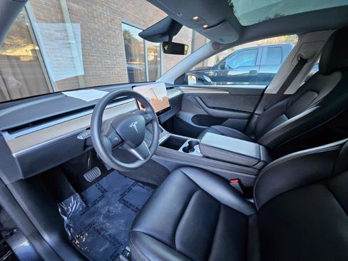 Used 2024 Tesla Model Y Long Range image 28