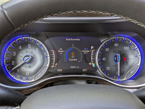 Used 2023 Chrysler Pacifica Limited FWD image 18