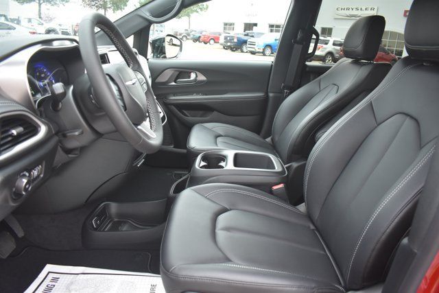 New 2026 Chrysler Pacifica Select FWD image 14