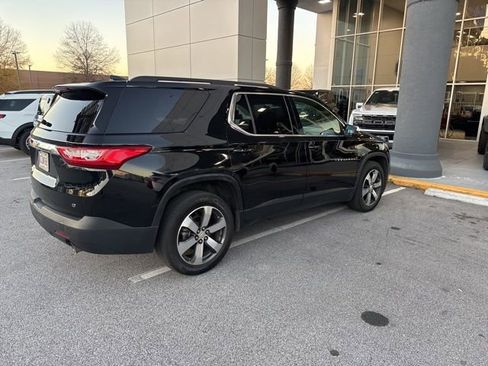Used 2019 Chevrolet Traverse LT w/ LT Premium Package image 2