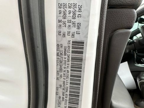 Used 2019 Jeep Grand Cherokee Overland AWD/4WD image 9