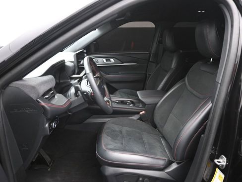 Certified 2025 Ford Explorer ST image 18