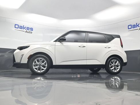 Certified 2024 Kia Soul S FWD image 39
