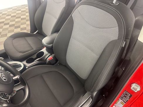 Used 2017 Kia Soul + image 20