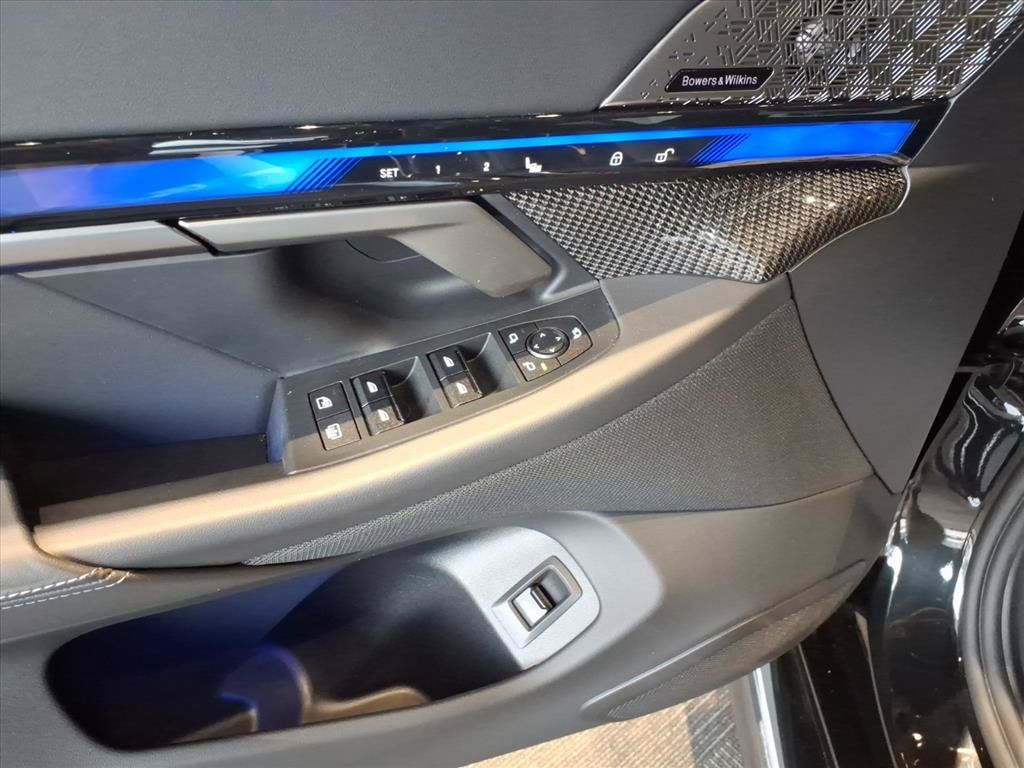 Used 2025 BMW M5 w/ Carbon Package AWD/4WD image 13