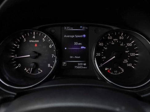 Used 2017 Nissan Rogue SV w/ SV Premium Package image 27