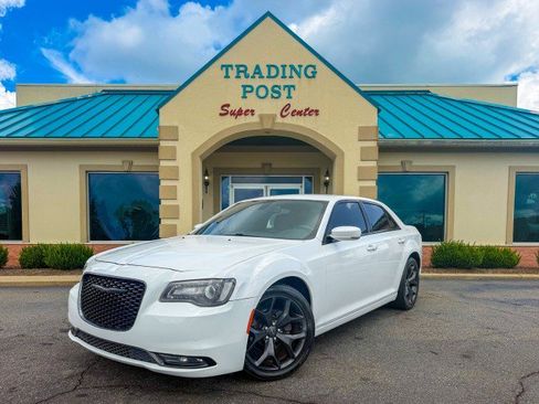Used 2021 Chrysler 300 S RWD image 2