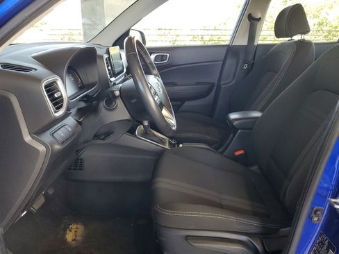 Used 2024 Hyundai Venue SEL FWD image 14