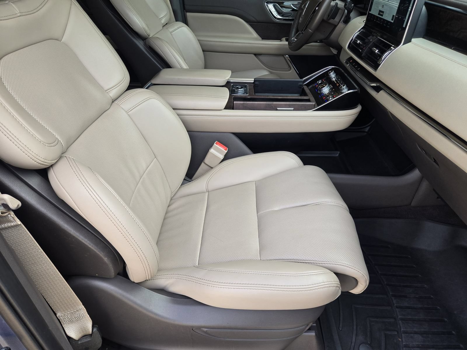 Used 2023 Lincoln Navigator 2WD image 14