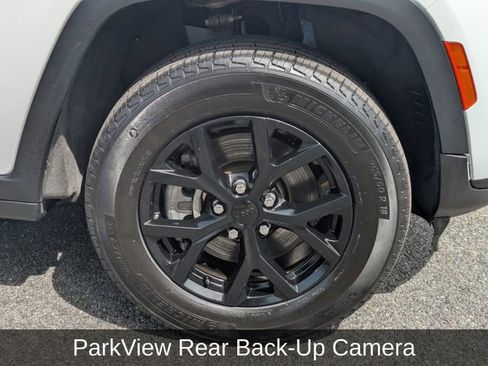 Used 2024 Jeep Grand Cherokee L Altitude AWD/4WD image 11