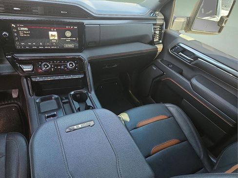Used 2025 GMC Sierra 2500 AT4 w/ AT4 Premium Plus Package image 12