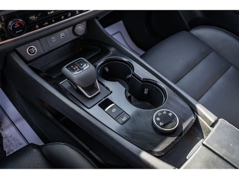 Used 2023 Nissan Rogue SV w/ SV Premium B Package image 18